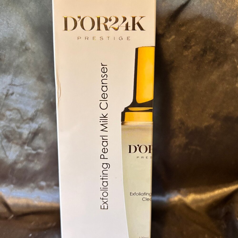D’or Exfoliating Pearl Milk Cleanser - Gold and White NIB